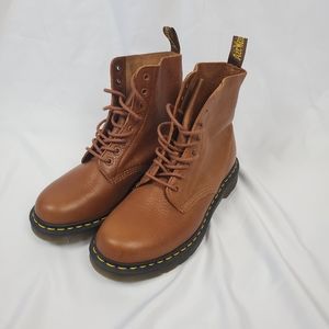 NWOT Dr.Martens 1460 Pascal Boots Women's Size: 9